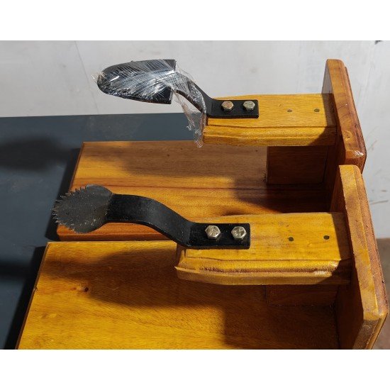 Chirava -Table Top -Medium / Coconut Scraper-Table Top-Medium / ചിരവ  